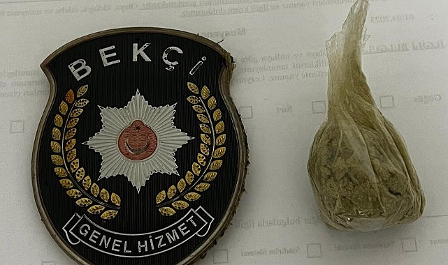 Bekçilerin şüphelendiği kişide uyuşturucu çıktı