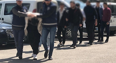 Boğazından bıçaklanarak öldürülen gencin katil zanlıları adliyede