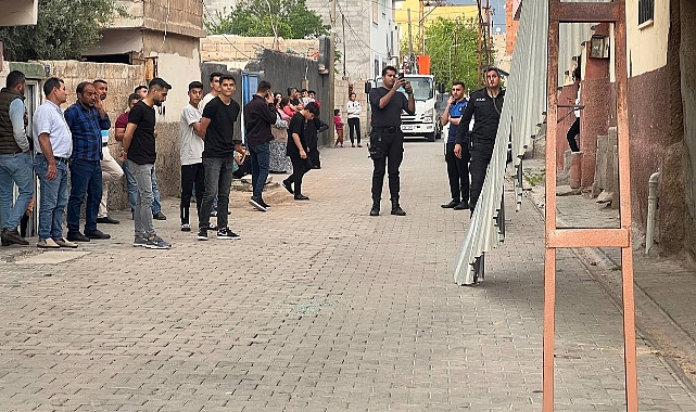 Ceylanpınar’da şiddetli rüzgar çatıları uçurdu
