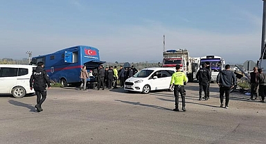 Cezaevi nakil aracı tırla çarpıştı: 6'sı asker 9 yaralı