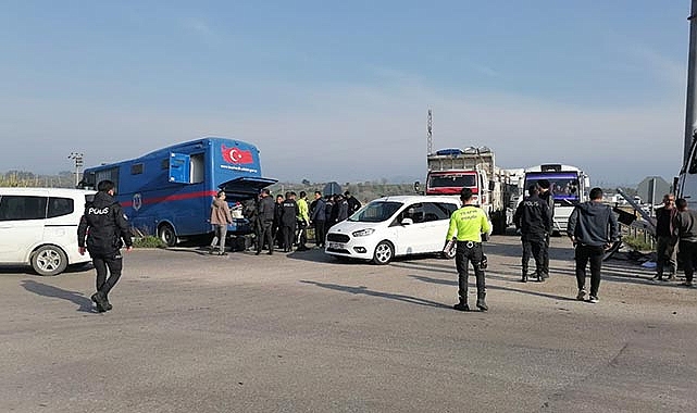 Cezaevi nakil aracı tırla çarpıştı: 6'sı asker 9 yaralı