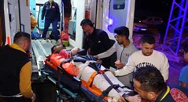 Direksiyon hakimiyetini kaybeden sürücü ağaca çarptı