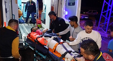 Direksiyon hakimiyetini kaybeden sürücü ağaca çarptı