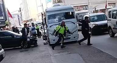 Dolmuşta inip kaçan şüphelinin üzerinde eroin çıktı