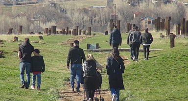Dünyanın en büyük tarihi İslam mezarlığı