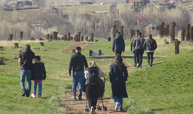 Dünyanın en büyük tarihi İslam mezarlığı
