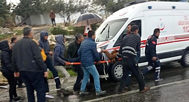 Erdemli 'de beton mikseri devrildi, sürücü yaralandı