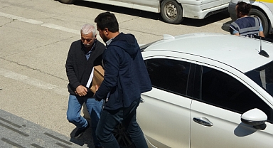 Eşini ve akrabasını vuran emekli polis adliyede