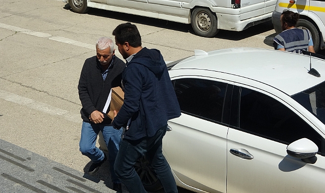 Eşini ve akrabasını vuran emekli polis adliyede