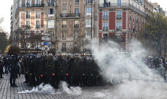 Fransa’da emeklilik reformuna karşı protestolar sürüyor: 111 gözaltı