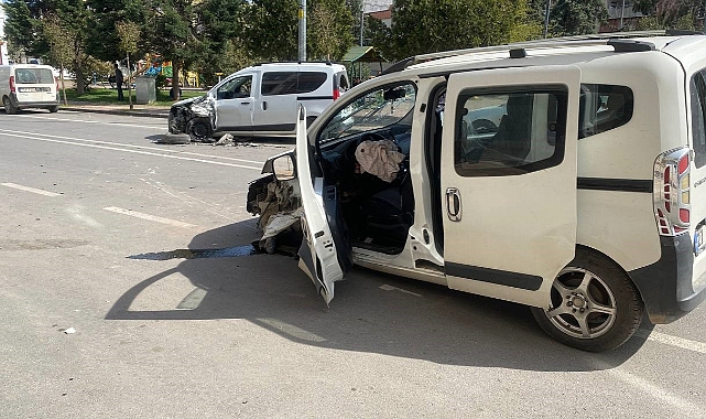 Hatalı sollama sonucu meydana gelen kaza kamerada