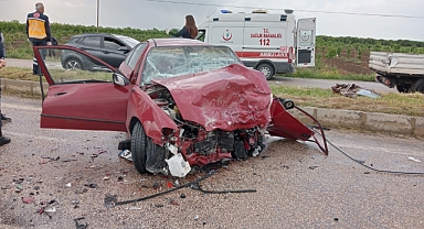 İki otomobil çarpıştı: 1 ölü 2 yaralı