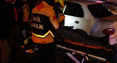 İki otomobil çarpıştı: 2 yaralı