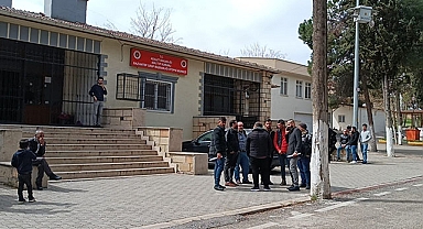 İki otomobil kafa kafaya çarpıştı: 5 ölü, 1’i ağır yaralı