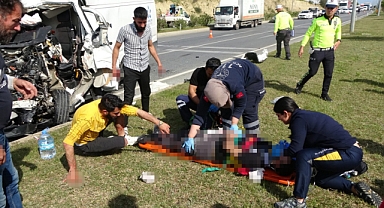 Kamyona arkadan çarpıp araçta sıkışan sürücü öldü