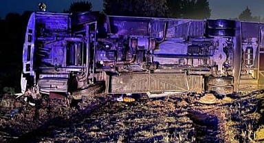 Mersin'de midibüs devrildi! Çok sayıda yaralı var