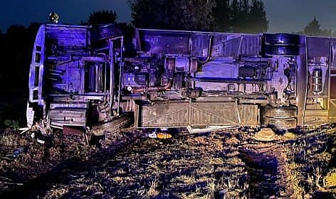 Mersin'de midibüs devrildi! Çok sayıda yaralı var