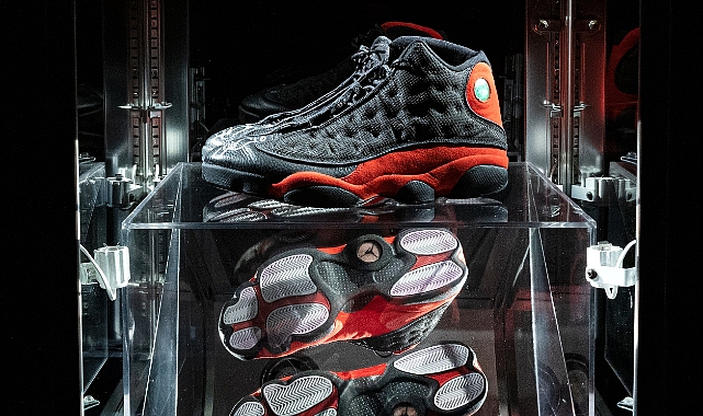 Michael Jordan'ın ayakkabısı rekor fiyata satıldı
