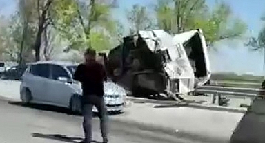 Minibüs okul servisine çarptı: 18 yaralı