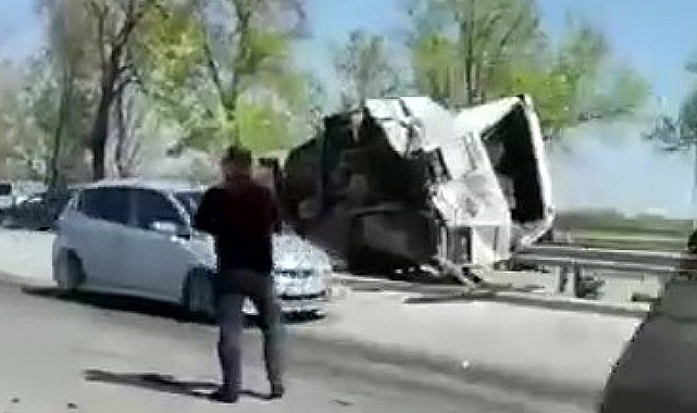 Minibüs okul servisine çarptı: 18 yaralı