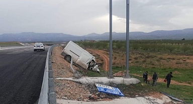 Minibüs şarampole uçtu: 1 ölü, 2 yaralı