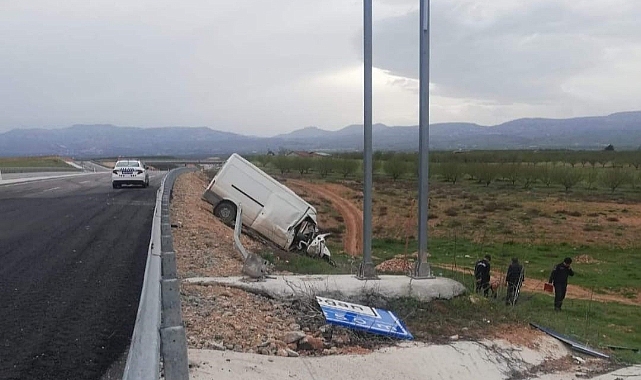 Minibüs şarampole uçtu: 1 ölü, 2 yaralı