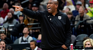 NBA'de yılın başantrenörü Mike Brown seçildi