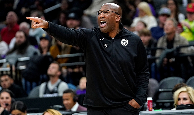NBA'de yılın başantrenörü Mike Brown seçildi