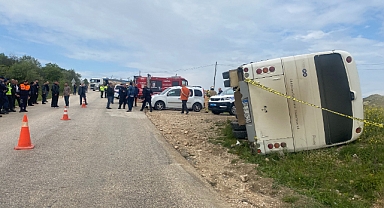 Öğrenci servisi ile hafriyat kamyonu çarpıştı: 23 yaralı