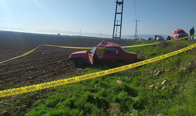 Otomobil aydınlatma direğine çarptı: 1 ölü