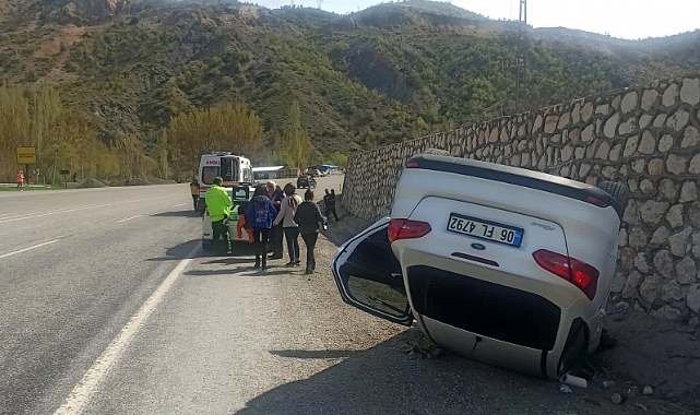Otomobil istinat duvarına çarptı: 4 yaralı