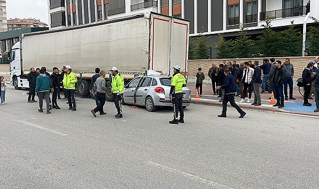 Otomobil park halindeki tıra çarptı: 1 ölü, 3 yaralı