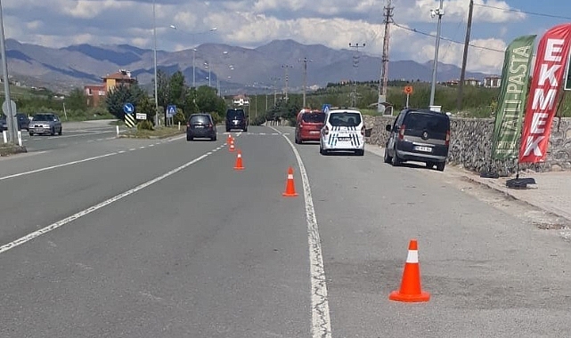 Otomobilin çarptığı küçük kız hayatını kaybetti