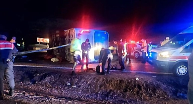 Personellerini taşıyan otobüs devrildi: 3 ölü, 14 yaralı