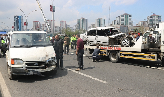 Şanlıurfa karayolunda trafiği birbirine kattı: 2 yaralı