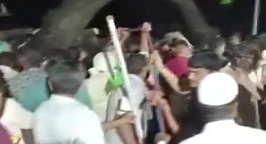 Tapınağın üzerine ağaç devrildi: 7 ölü, 30 yaralı