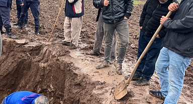 Tarla sürerken tarihi küp buldu