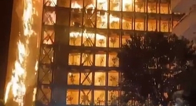 Tatlıses'in oturduğu sitede büyük yangın