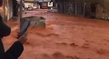 Urfa'da 4 ilçede sağanak yağış sele neden oldu