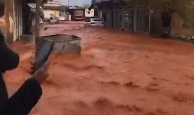 Urfa'da 4 ilçede sağanak yağış sele neden oldu