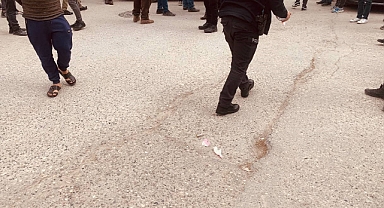 Urfa'da husumetlisine ateş eden şahıs müşterileri de vurdu