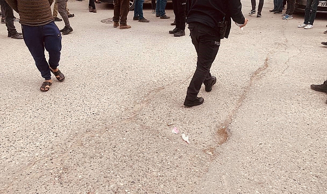 Urfa'da husumetlisine ateş eden şahıs müşterileri de vurdu