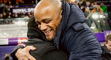 Vincent Kompany, İngiltere Championship’de yılın menajeri seçildi