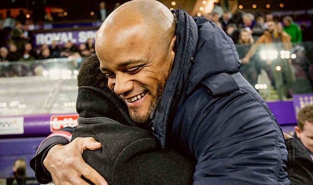 Vincent Kompany, İngiltere Championship’de yılın menajeri seçildi