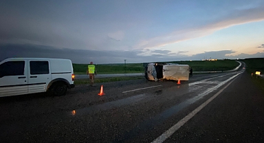 Yolcu minibüsü devrildi: 1’i ağır 9 yaralı
