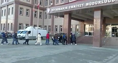 Yüklü miktarda para vurgunu yapan çete çökertildi