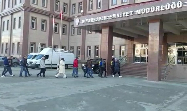 Yüklü miktarda para vurgunu yapan çete çökertildi