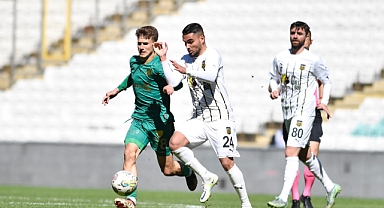 3 futbolcunun sözleşmesi yenilendi