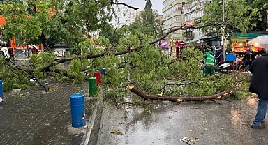 Ankara’da şiddetli yağış hayatı olumsuz etkiledi