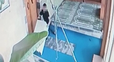 Antep'te camideki hırsızlık olayı kamerada